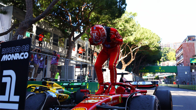 法拉利F1车队在摩纳哥获得了空前的成功。
